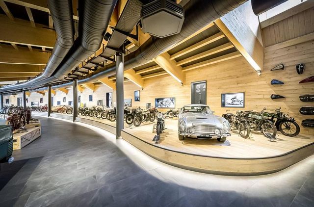 Музей с 230 типичен мотоциклета изгоря в Австрия (ВИДЕО) | ФАКТИ.БГ Музей с 230 типичен мотоциклета изгоря в Австрия (ВИДЕО)