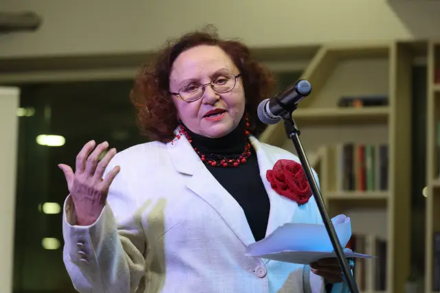  Премиерата на „ Цвете от патрони “ препълни „ Перото “ в НДК (ВИДЕО) 