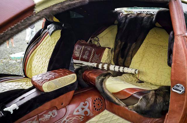  Продава се най-коженият автомобил в света 