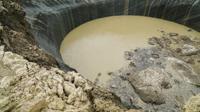 Разгадаха тайната на мистериозен кратер в Сибир (СНИМКИ)