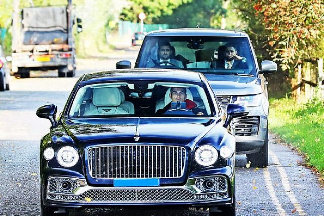  Роналдо цялостни джобовете на близнаци, с цел да го пазят! 