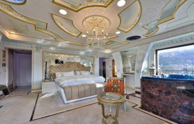 Слави Трифонов продава имението си край Перник за 3 млн. лева (СНИМКИ) | ФАКТИ.БГ - 3 Слави Трифонов продава имението си край Перник за 3 млн. лева (СНИМКИ) - 3