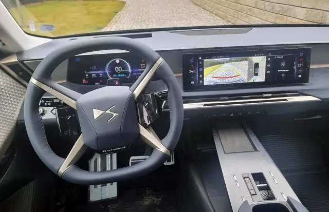 Тествахме най-скъпата френска кола (без да броим Bugatti)