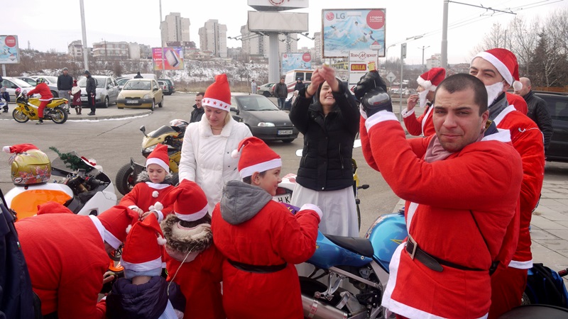 Мотористите от Плевен в акция за Коледа