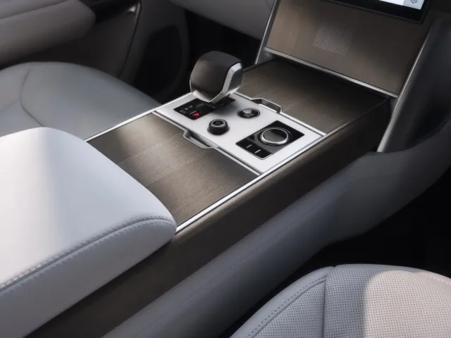 Range Rover EV дебютира, за да покаже, че не всеки електромобил трябва да е различен