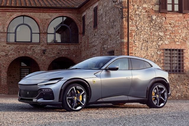 Питаме ви: Коя е най-интересната кола представена през 2022 година?