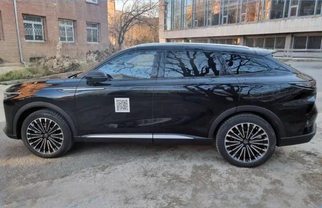 Тествахме китайския кандидат за „убиец на премиум марки“ (вижте и колко струва у нас)