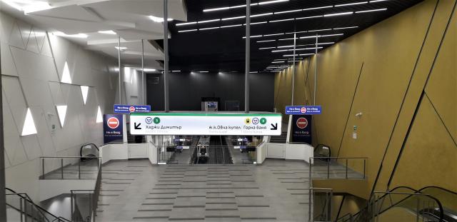  Новите табели в метрото – съвременни, двуезични и с повече информация 