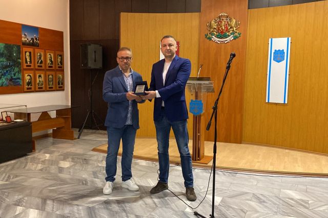 Илиан Илиев с почетен знак на кмета на Варна (ВИДЕО)