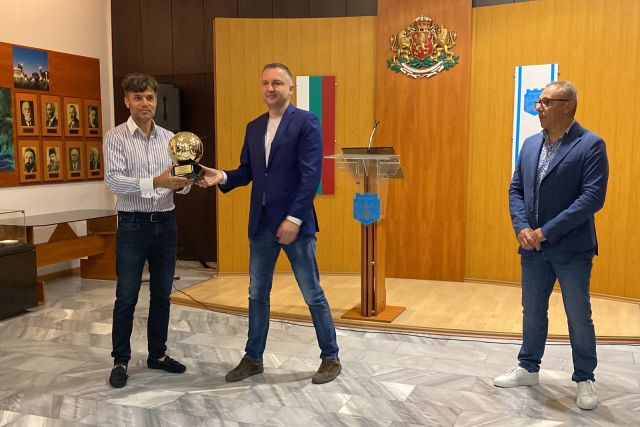  Илиан Илиев с почетен знак на кмета на Варна (ВИДЕО) 
