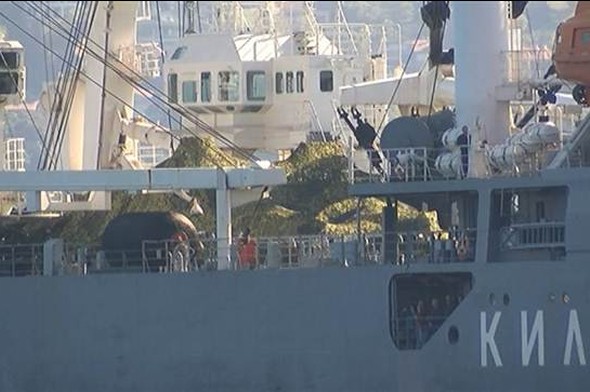 Анкара: Русия прехвърля танкове през Босфора (Видео)