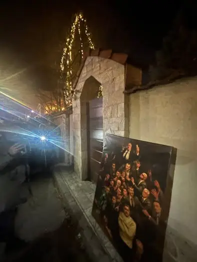 Протестиращи се събраха пред дома на Бойко Борисов