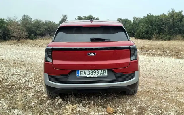 Тествахме до къде може да стигне с едно зареждане новия Ford Explorer