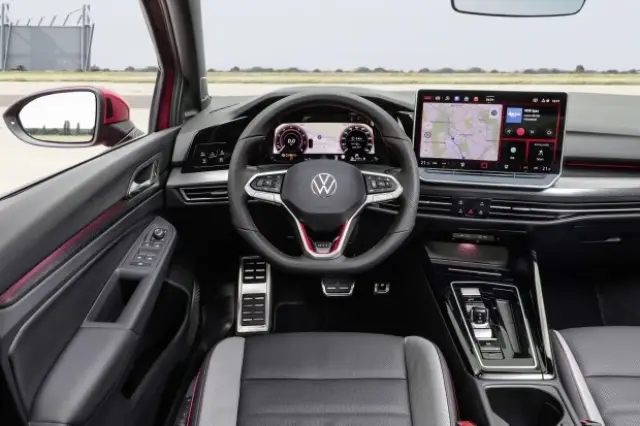 Volkswagen вече приема поръчки за новия Golf GTI. Вижте и колко струва