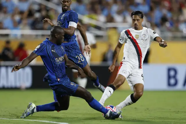 Ал-Хилал хвърли втора огромна бомба и в профил Ман Сити в вманиачен мач