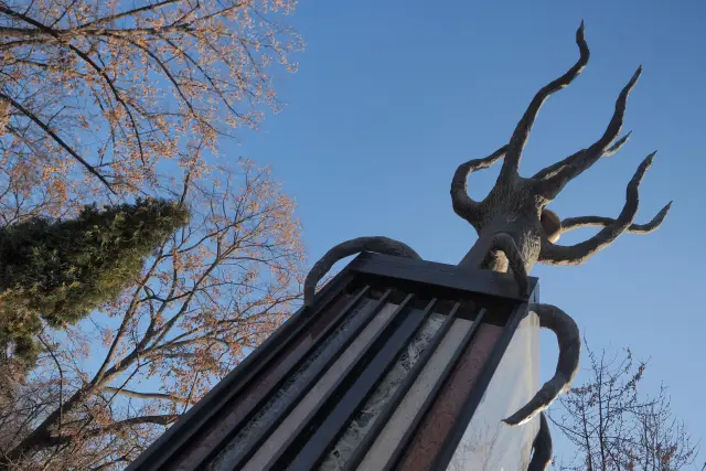 21 декември 2001 г. Седем деца са стъпкани в дискотека 