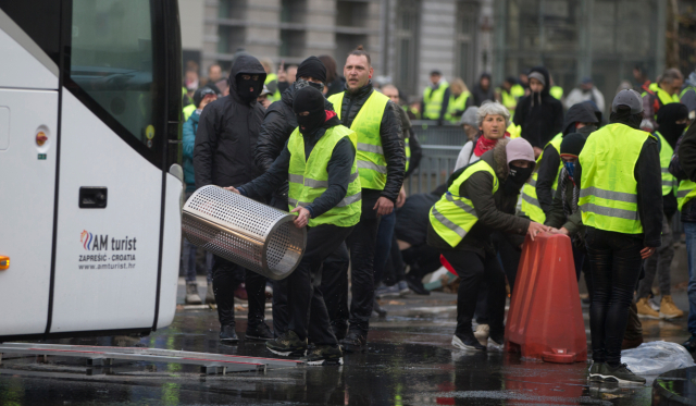 Сблъсъци между полицията и "жълтите жилетки" в Брюксел