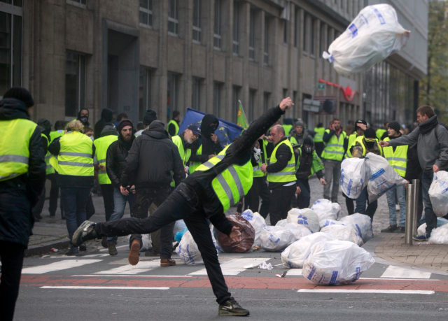 Сблъсъци между полицията и "жълтите жилетки" в Брюксел