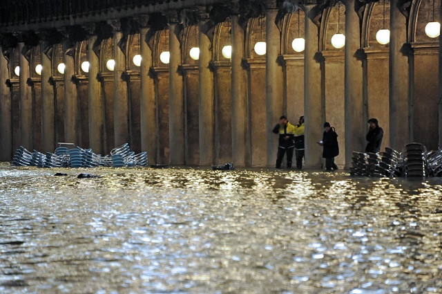 Венеция е под вода (СНИМКИ)