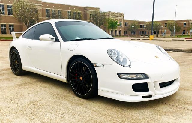 Продава се триместно Porsche 911