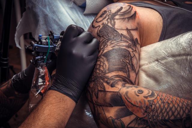  Опасни ли са татуировките? (ВИДЕО) 