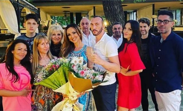  Без зетя на рождения ден на Глория 