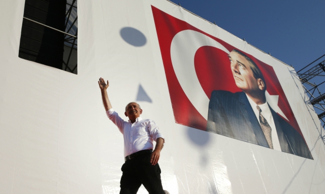 Наричат го "турския Ганди"