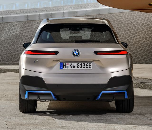 BMW разсекрети iX: 500 коня и над 600 км с едно зареждане