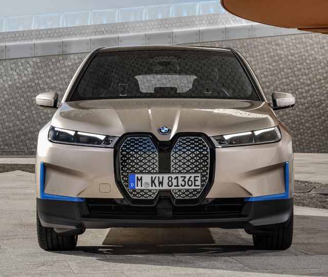 BMW разсекрети iX: 500 коня и над 600 км с едно зареждане