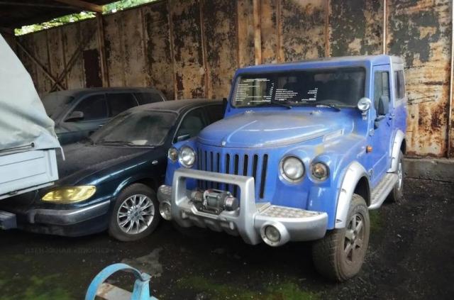  Секретен хангар с изоставени ГАЗ-ки 