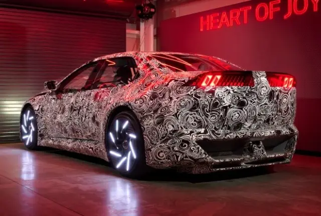 BMW разкрива подробности за революционното ново M3 (ВИДЕО) | интерФакти.БГ BMW разкрива подробности за революционното ново M3 (ВИДЕО)