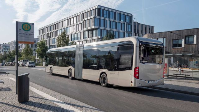 Mercedes обяви сервизна акция за електрическите си автобуси