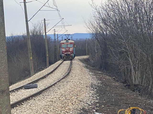  Вижте СНИМКИ от тежката злополука на жп прелеза край Горна Оряховица 