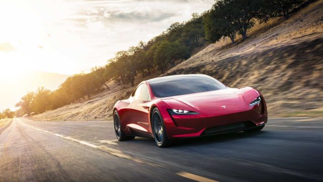 Tesla спря да приема поръчки за Roadster