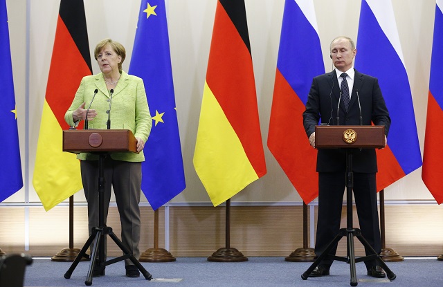 Путин и Меркел разговаряха в Сочи (СНИМКИ)