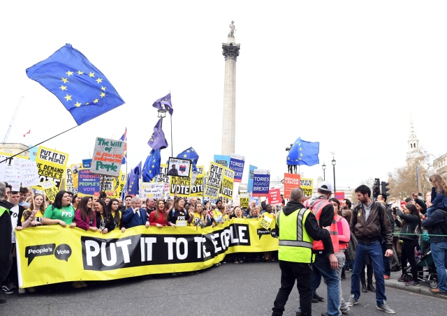 Лондон кипи! Хиляди протестират срещу Брекзит
