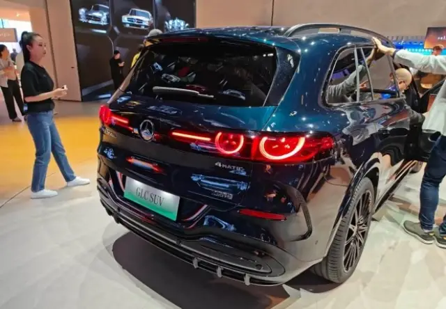 Запознаваме ви с Mercedes-Benz GLC L EV