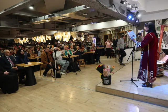 Премиерата на „Цвете от куршуми“ препълни „Перото“ в НДК (ВИДЕО)