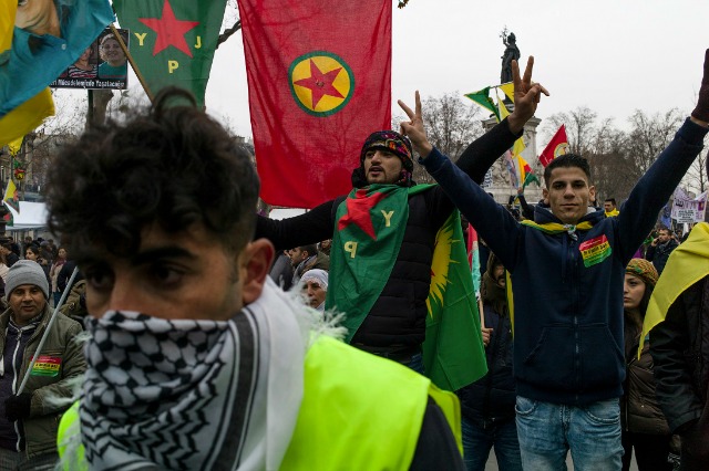 Хиляди кюрди протестираха в Париж
