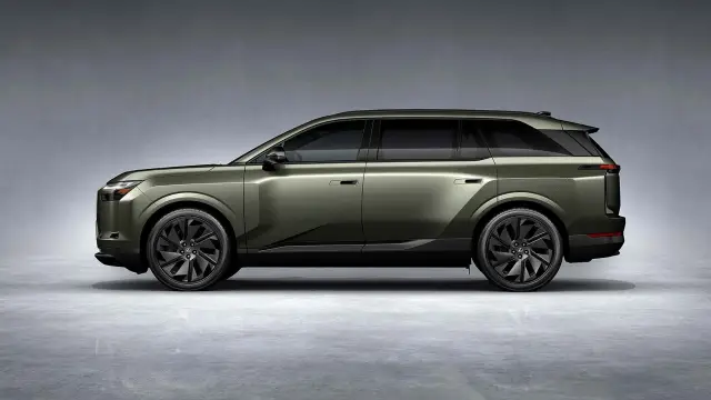 Lexus показа най-луксозния си кросоувър с подправен V10 звук