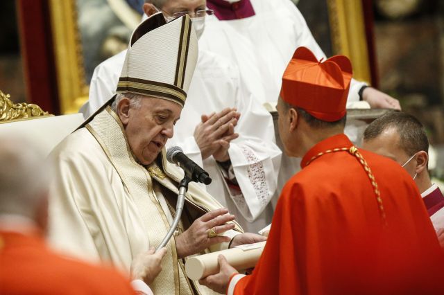 Папа Франциск ръкоположи 13 нови кардинали (СНИМКИ)
