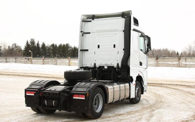  Нова кабина, нов мотор - изцяло друг КАМАЗ, който към този момент е в продажба 