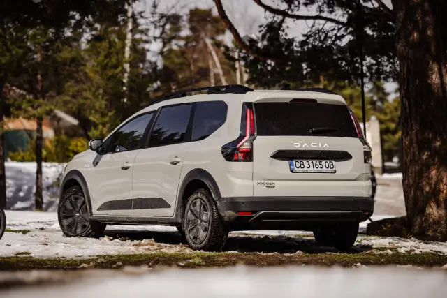 Тест и БГ цени на най-практичната лека кола на Dacia