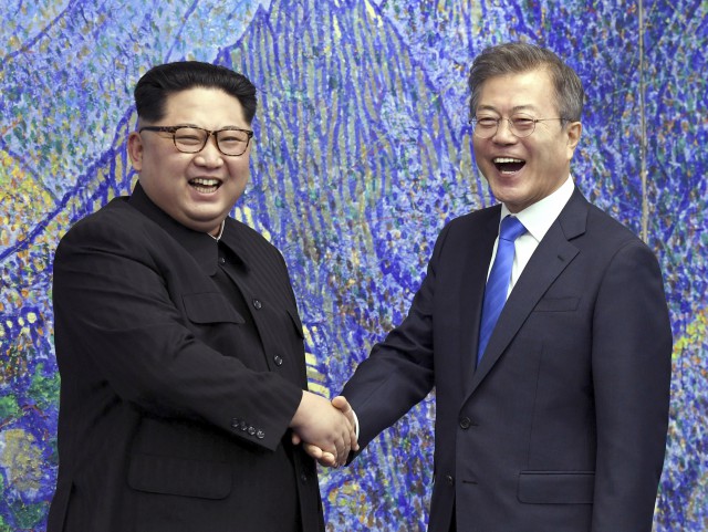 Историческо! Ким Чен-ун стъпи в Южна Корея
