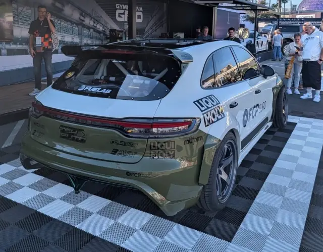 Ентусиасти трансфораха Porsche Macan в дрифт играчка с мотор от Audi