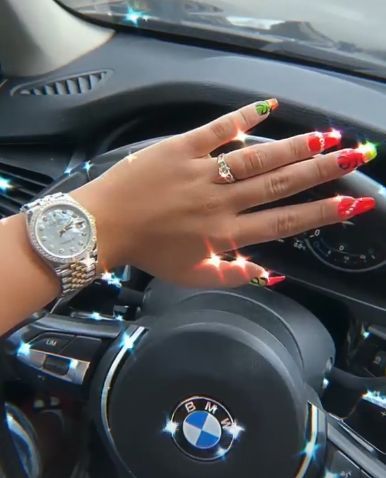 Гери-Никол се похвали с годежен пръстен (СНИМКА) | ФАКТИ.БГ Гери-Никол се похвали с годежен пръстен (СНИМКА)