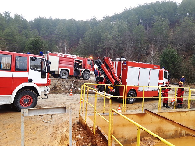 Учение за овладяване на пожар в „Асарел-Медет“ в Панагюрище (СНИМКИ)