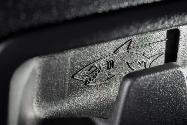 Знаете ли, че от 20 години Opel крие акули в интериора на колите си