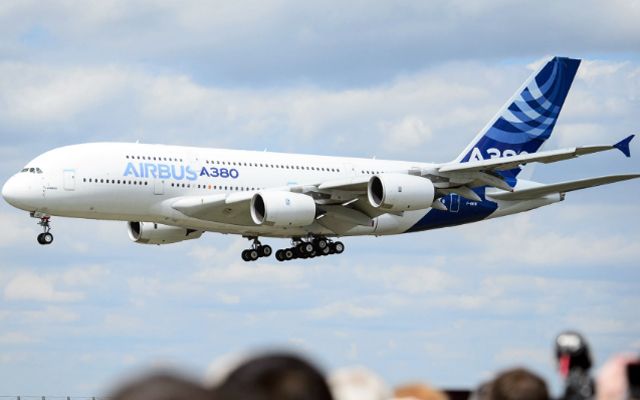 Airbus A380 - най-големият пътнически самолет в света