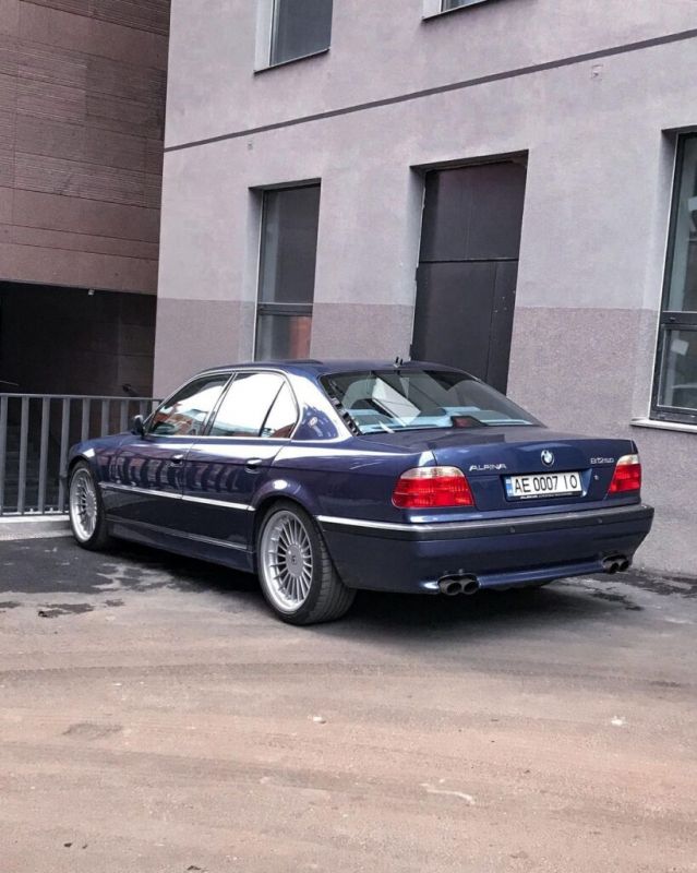 Най-бързото и ексклузивно BMW 7er от 90-те бе заснето в Украйна